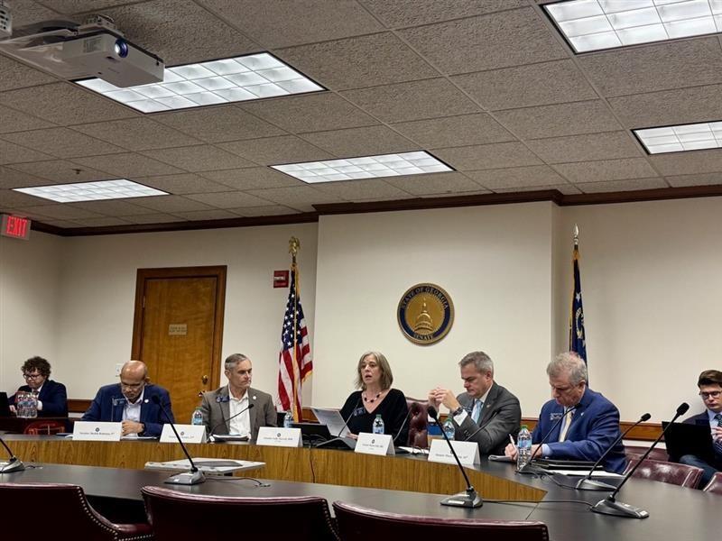 State lawmakers plan for bipartisan legislation to regulate cellphone, technology use in schools