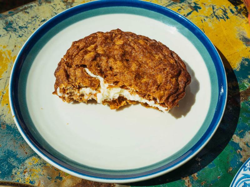 Recipe: The Daily’s oatmeal cream pies
